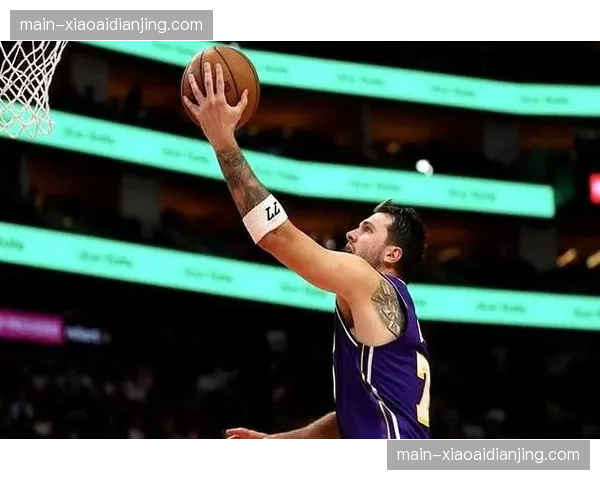 湖人九连胜后稳坐西部第三 詹姆斯让权东契奇核心战术成效显著